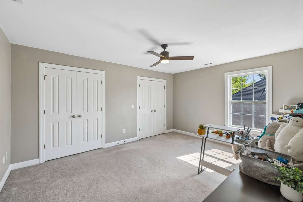 spacious and cozy 2nd room upstair