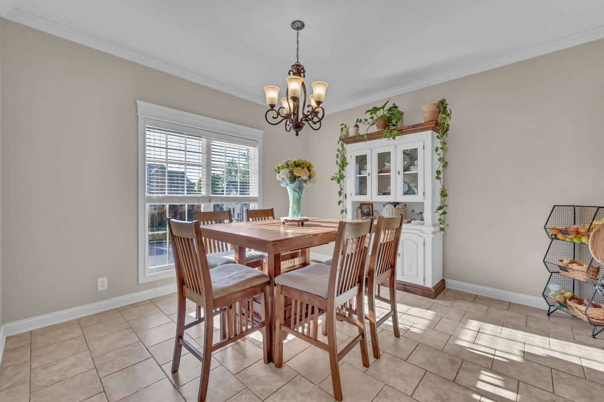 2971 Prince Dr. - Open concept dining area and kitchen