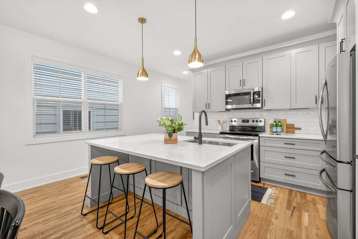 Another point of view into the kitchen.