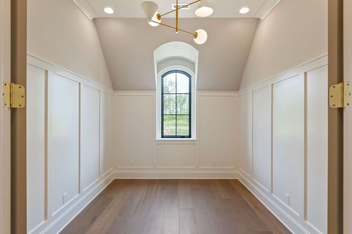 Flex Room on upper level - exercise, additional bonus or office!