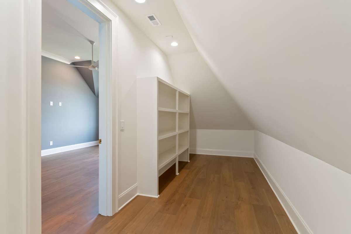 Secret/storage room off of bed 4.
