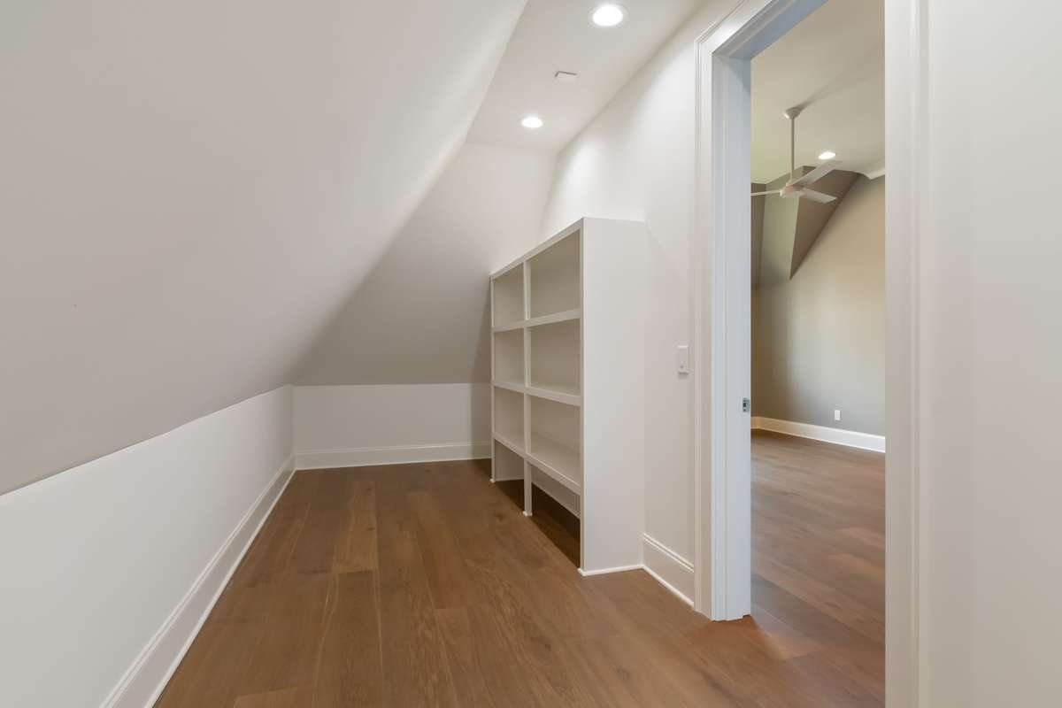 Secret/storage room off of bed 3.