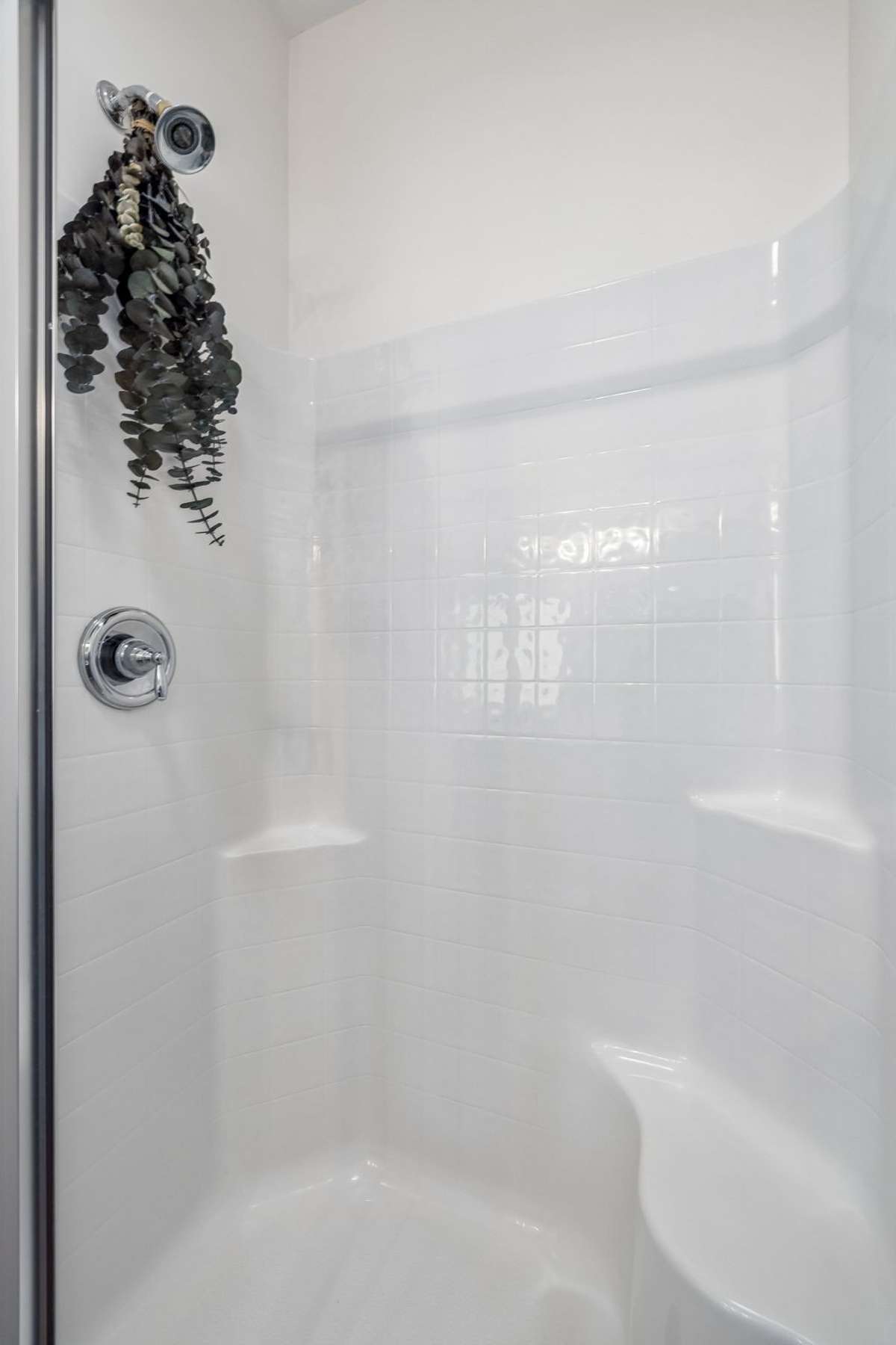 Walk-in shower with bench is squeaky clean!