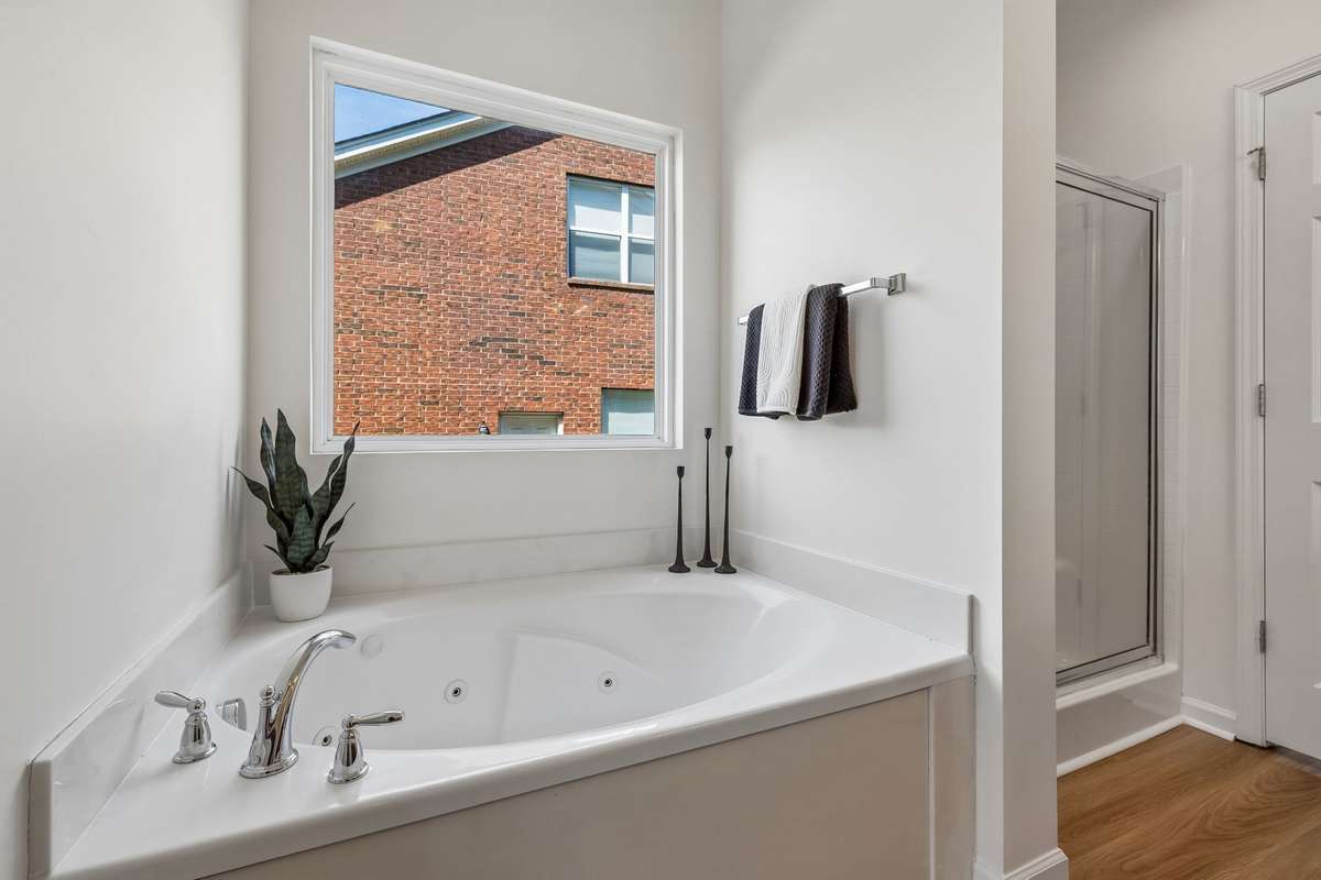 A jacuzzi tub is NOT overrated