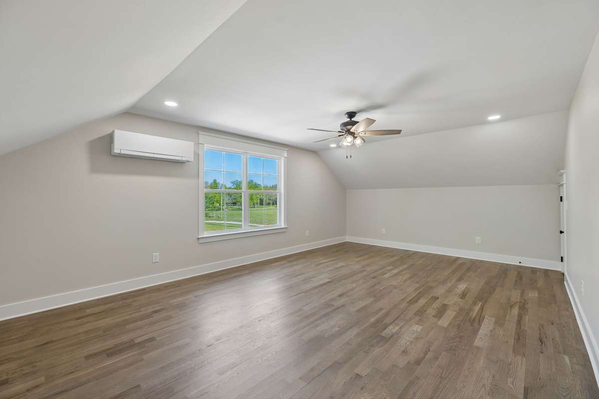 Large bonus room