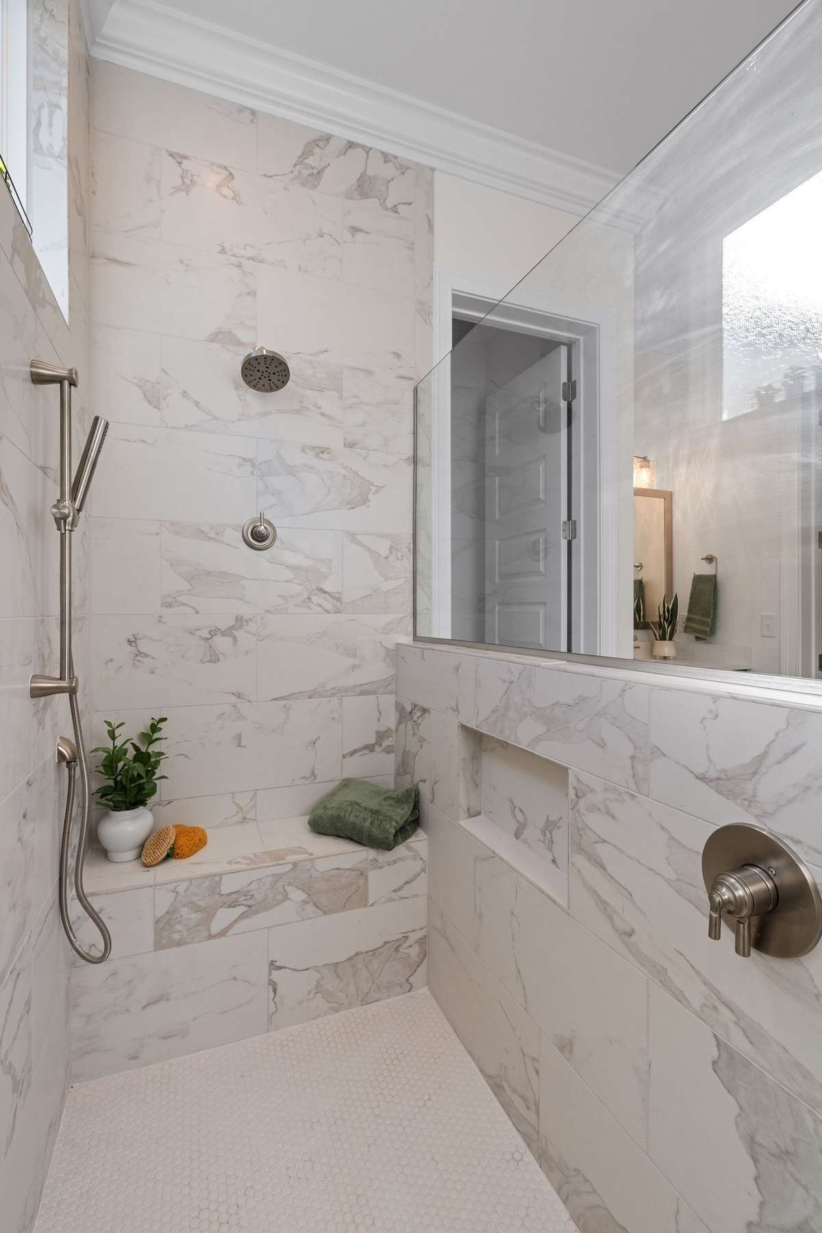 Photos represent a model home of the same floor plan and are not the actual home being constructed. Interior finishes, selections, and colors will be different.