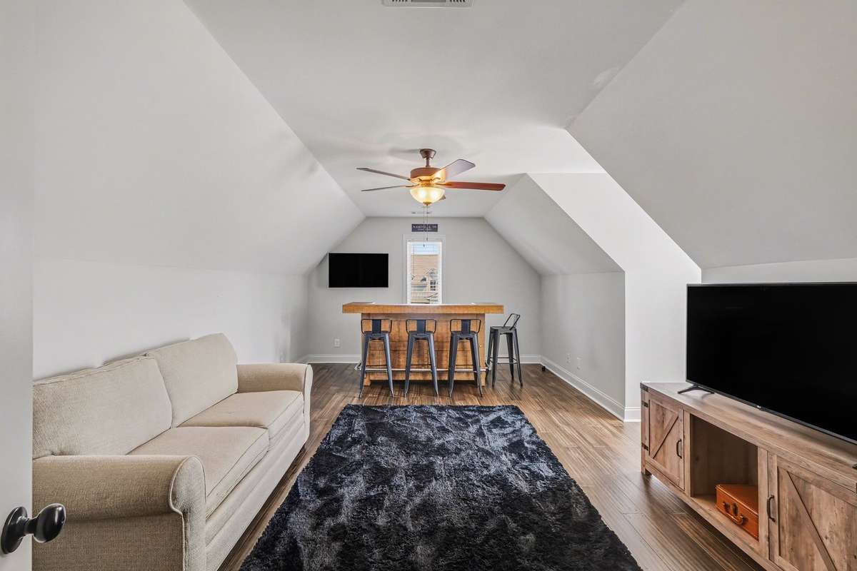 Bonus room upstairs, bar to stay