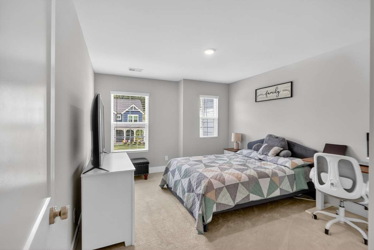 Spacious 4th bedroom