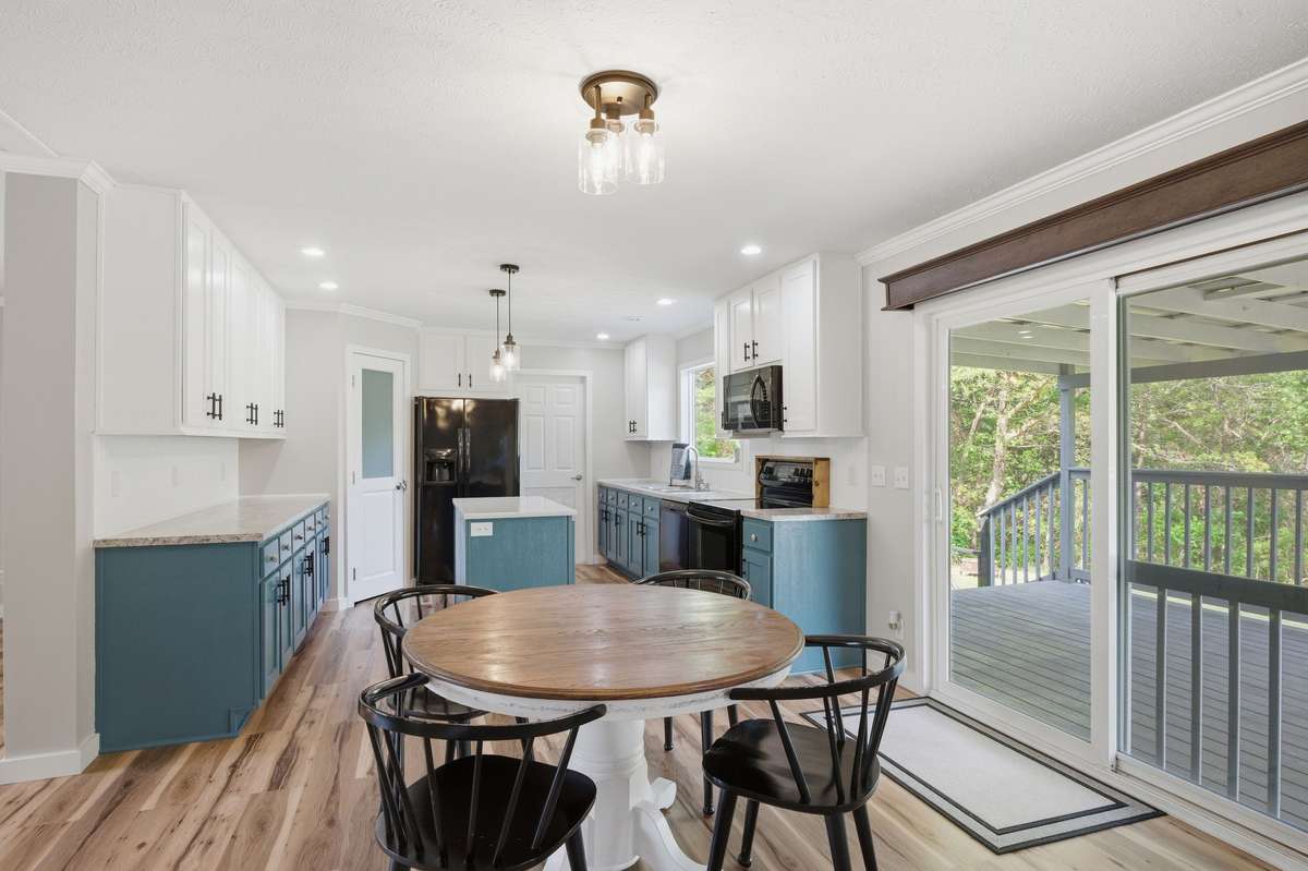 Ample space for a dining table!