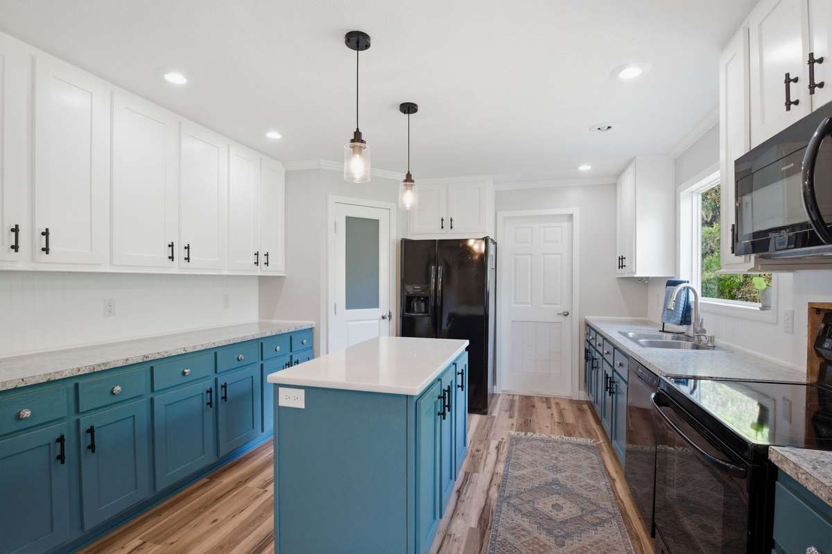ALLLLL the countertop space you need to whip up a fine meal for your friends and family!