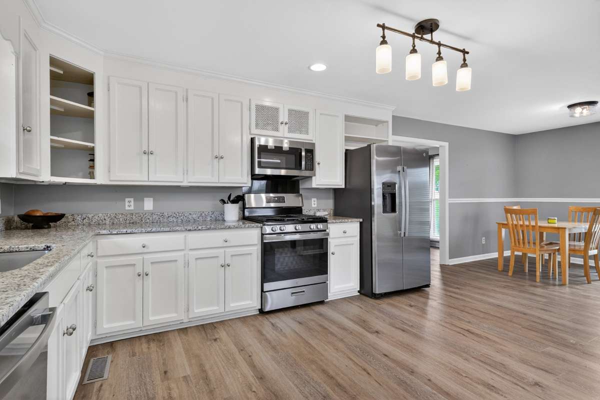 Great area for additional dining on the right.