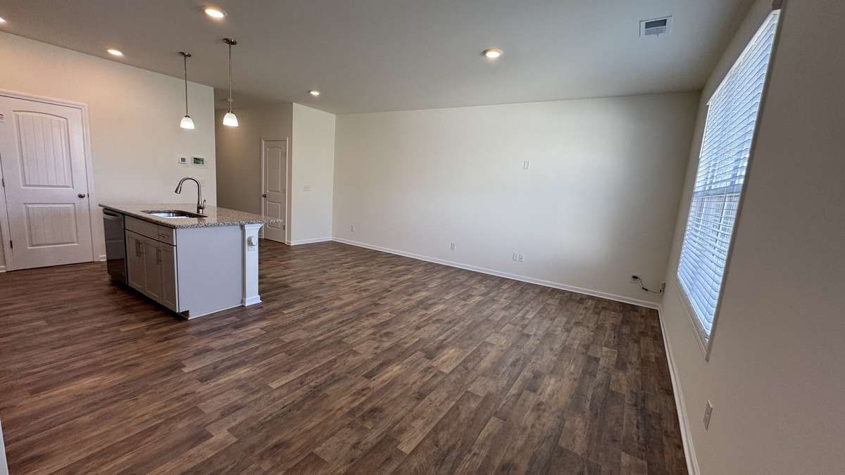 Living room/ dining area