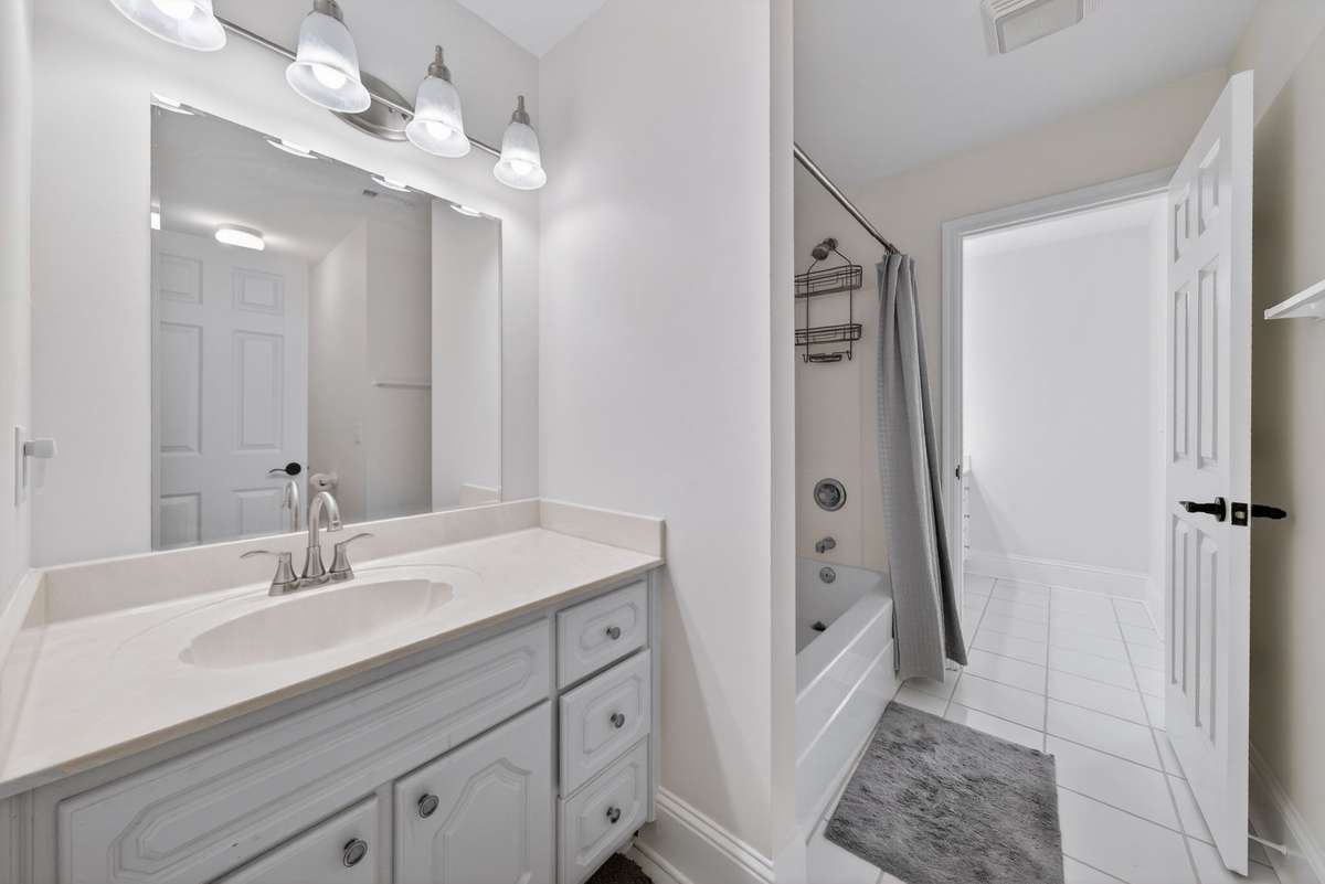 Upstairs full bath
