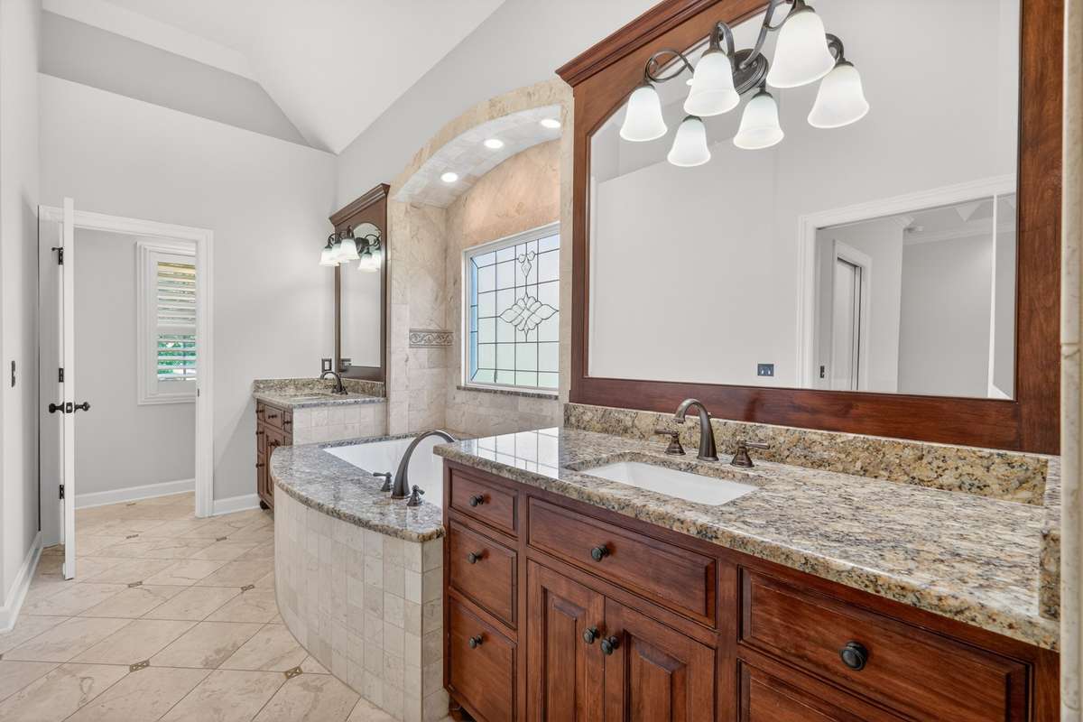 Luxurious Owners Bath