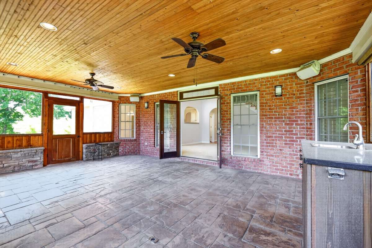 Enormous screened patio and fireplace for relaxing & entertaining