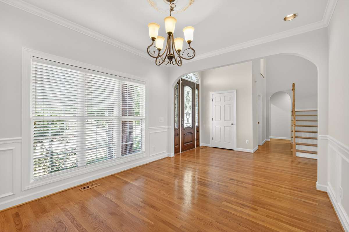 Dining Room/Foyer view