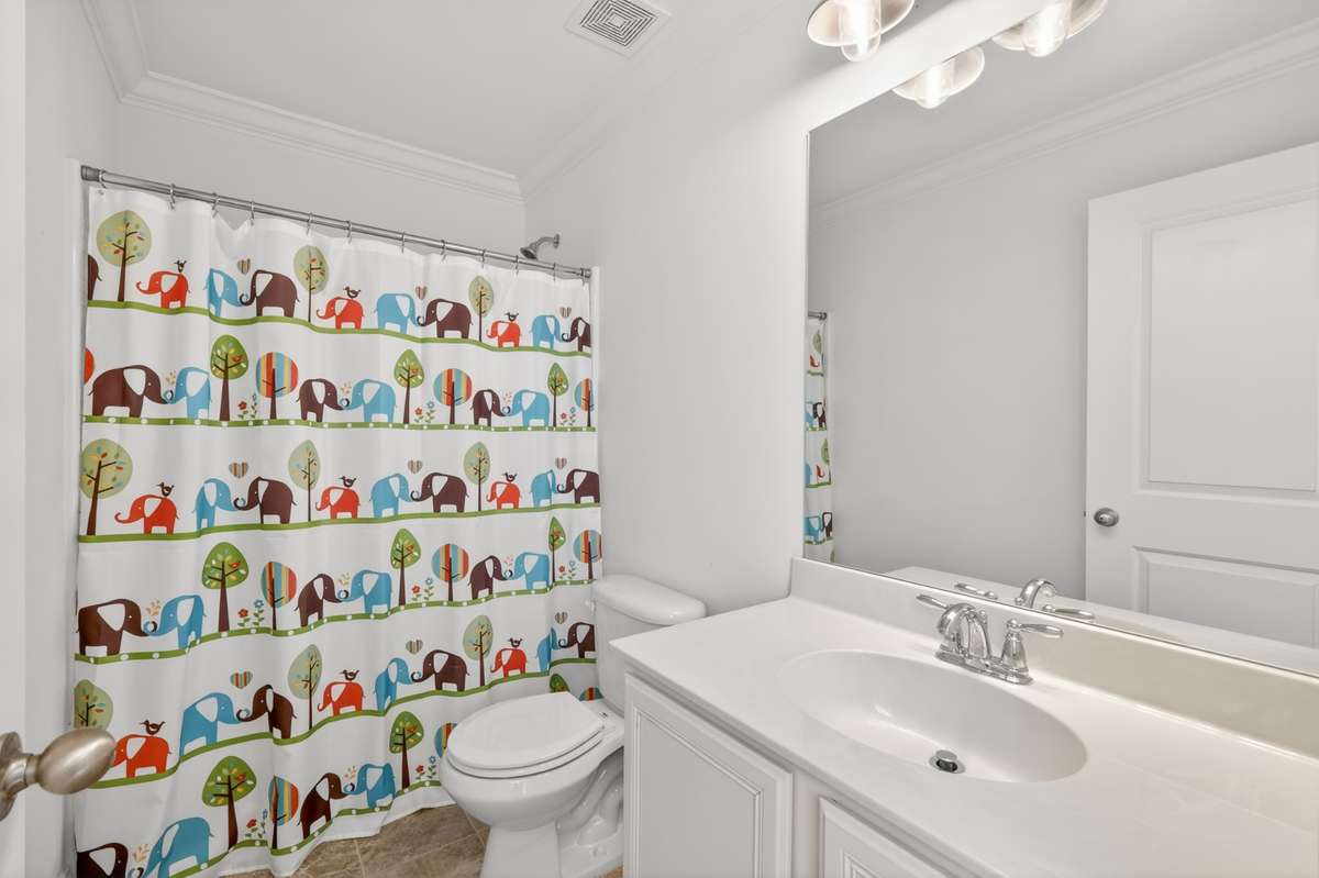 Bedroom 2's en suite