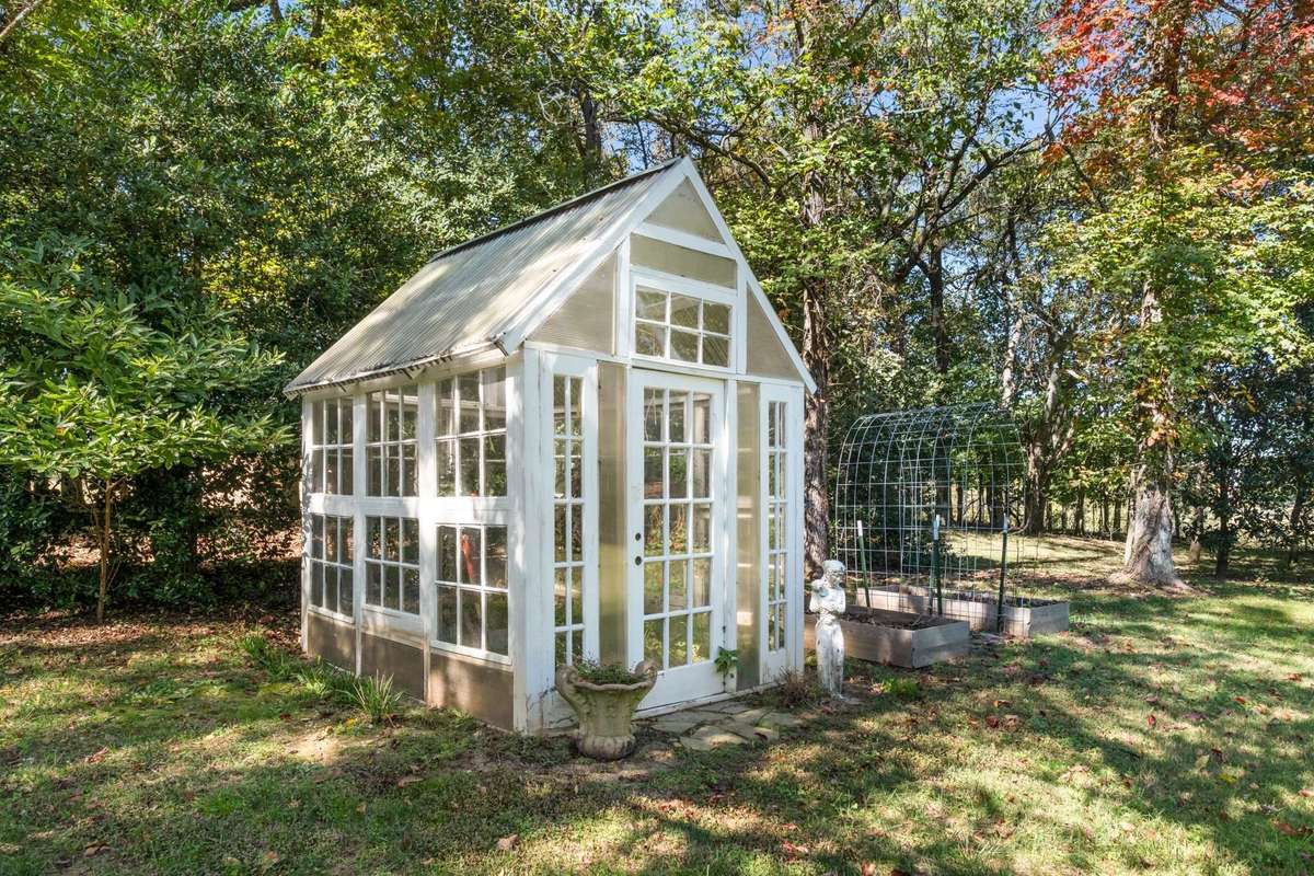 Greenhouse to remain