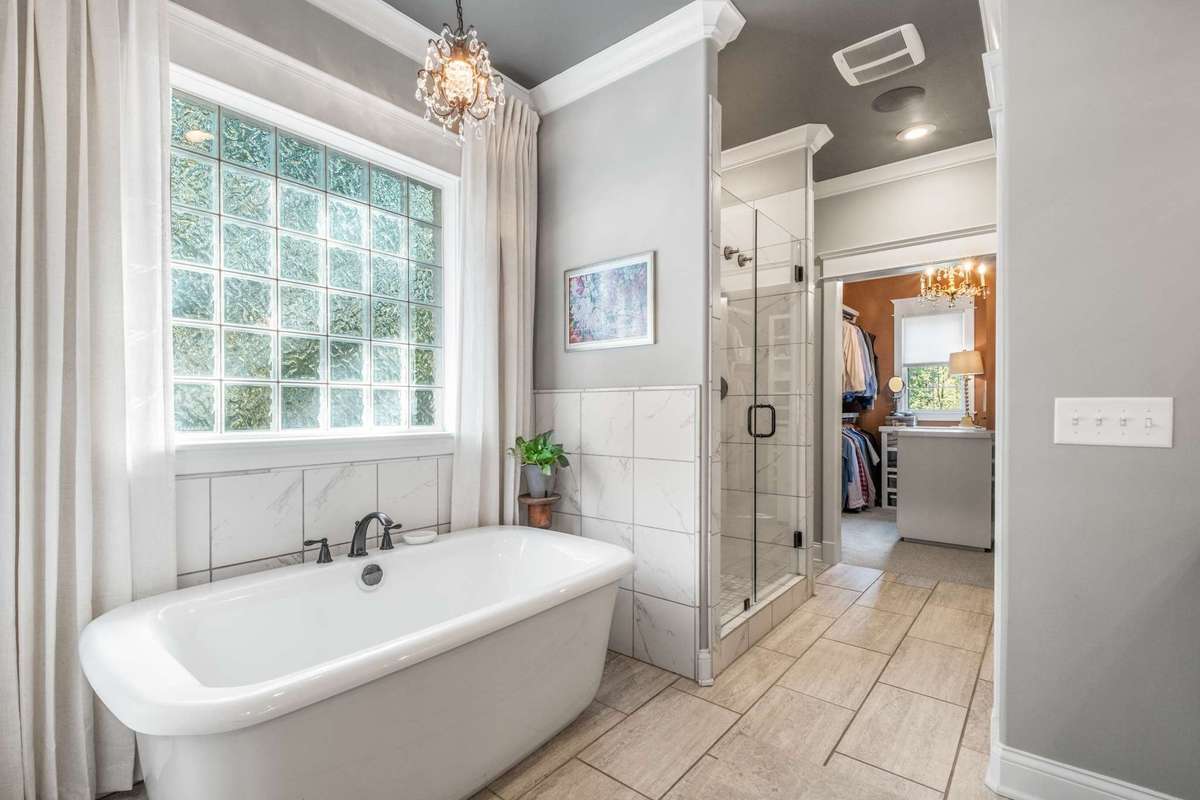 Primary suite soaking tub with tile surround