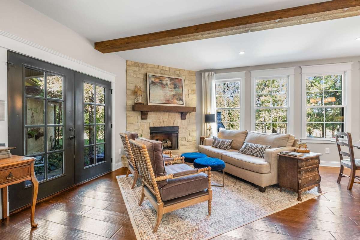 This is such a lovely space for entertaining in the kitchen