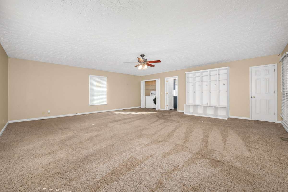 Den/Bonus room above garage