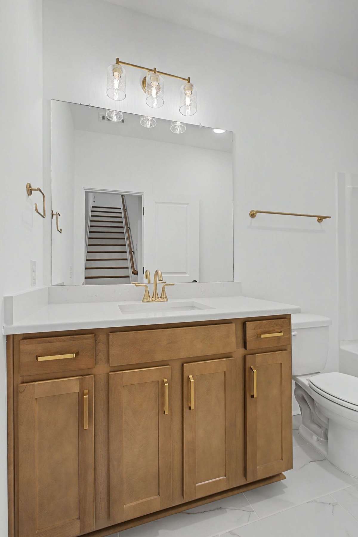 Secondary bathroom.