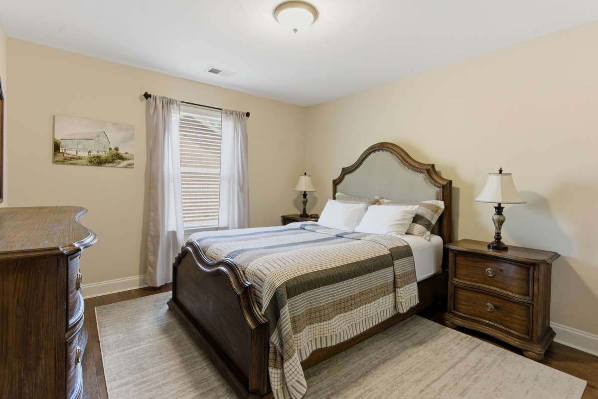 3rd Bedroom - Upstairs