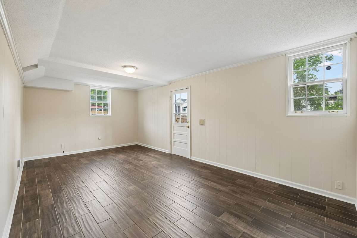 Here is the large bonus room!