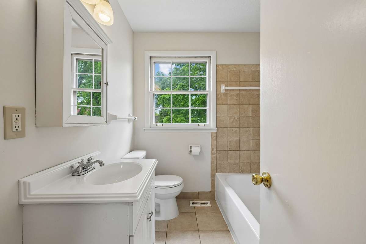 1 of 1 full bathroom on the main level.