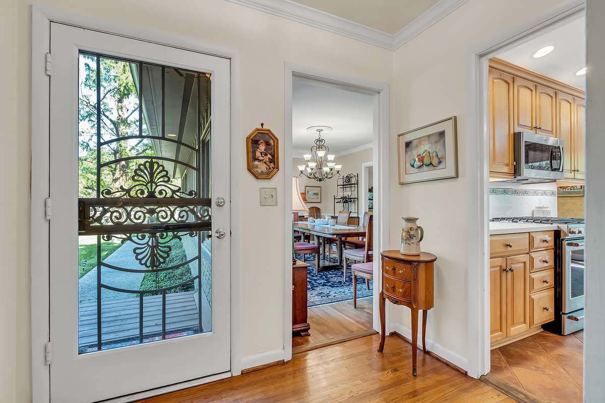 Formal entryway w/step-in closet + extra hall closet