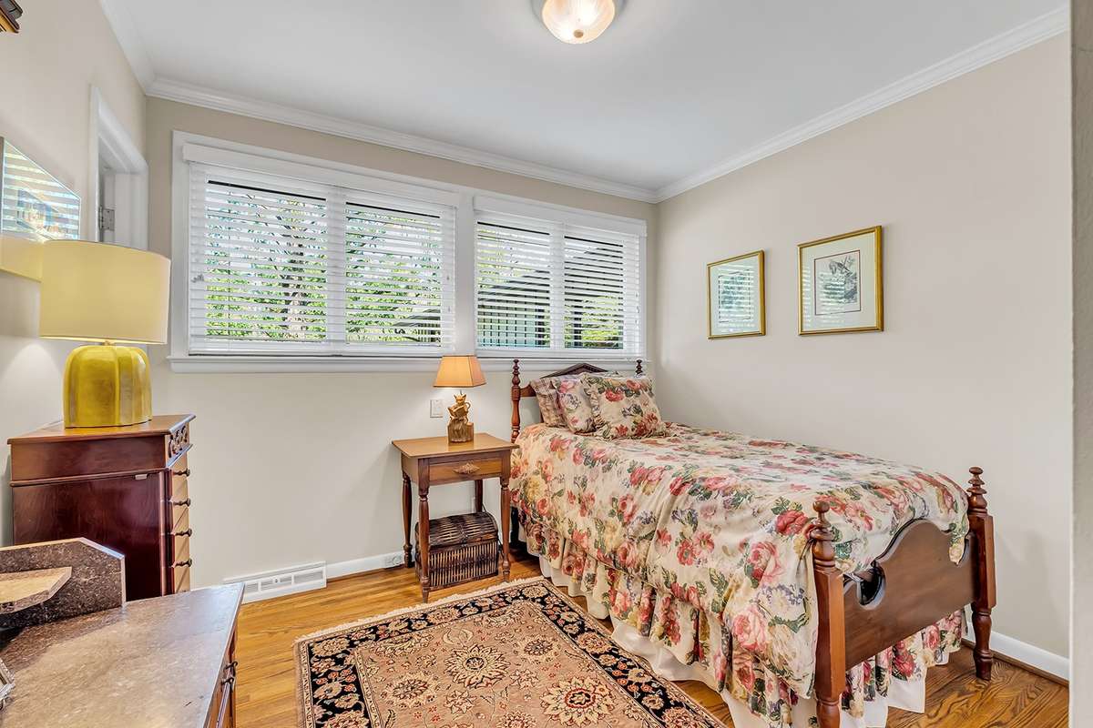 Cozy bedroom 3