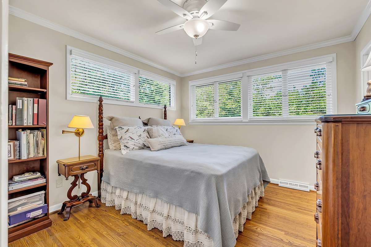 Sunny bedroom 2