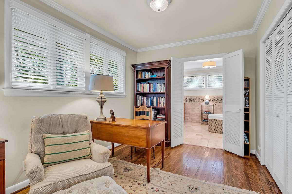 Ample space for lounge or office area