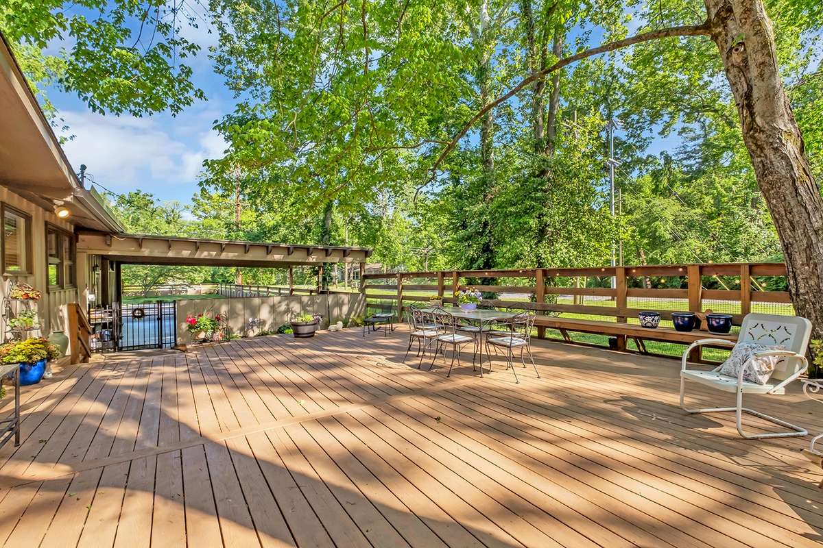 Dappled with light, this space is ideal for quiet relaxation or entertaining in style