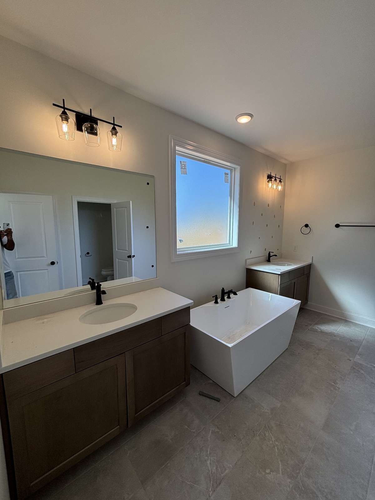 spilt vanity with stand alone tub