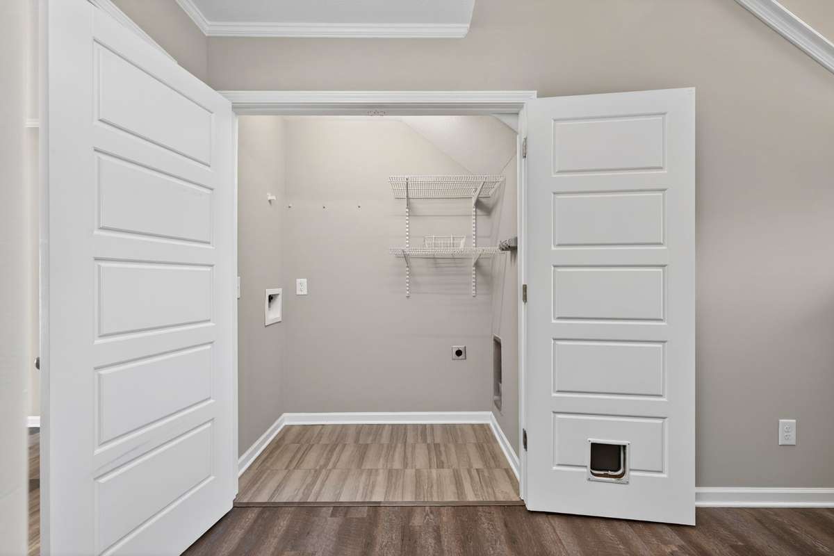 Washer/Dryer laundry space