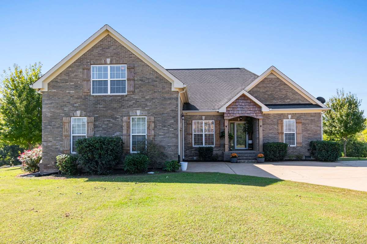 Welcome to 1851 Lochlann Dr.
