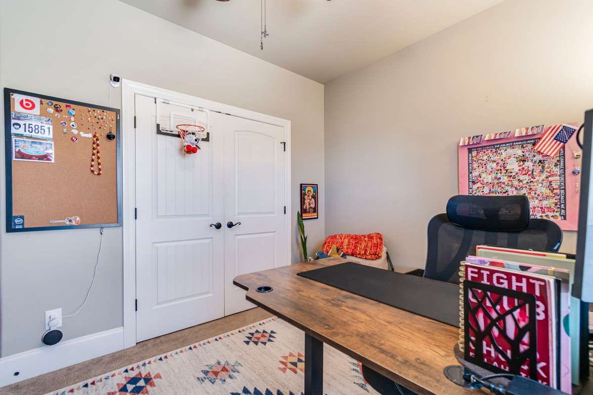 Large closet in 3rd bedroom.