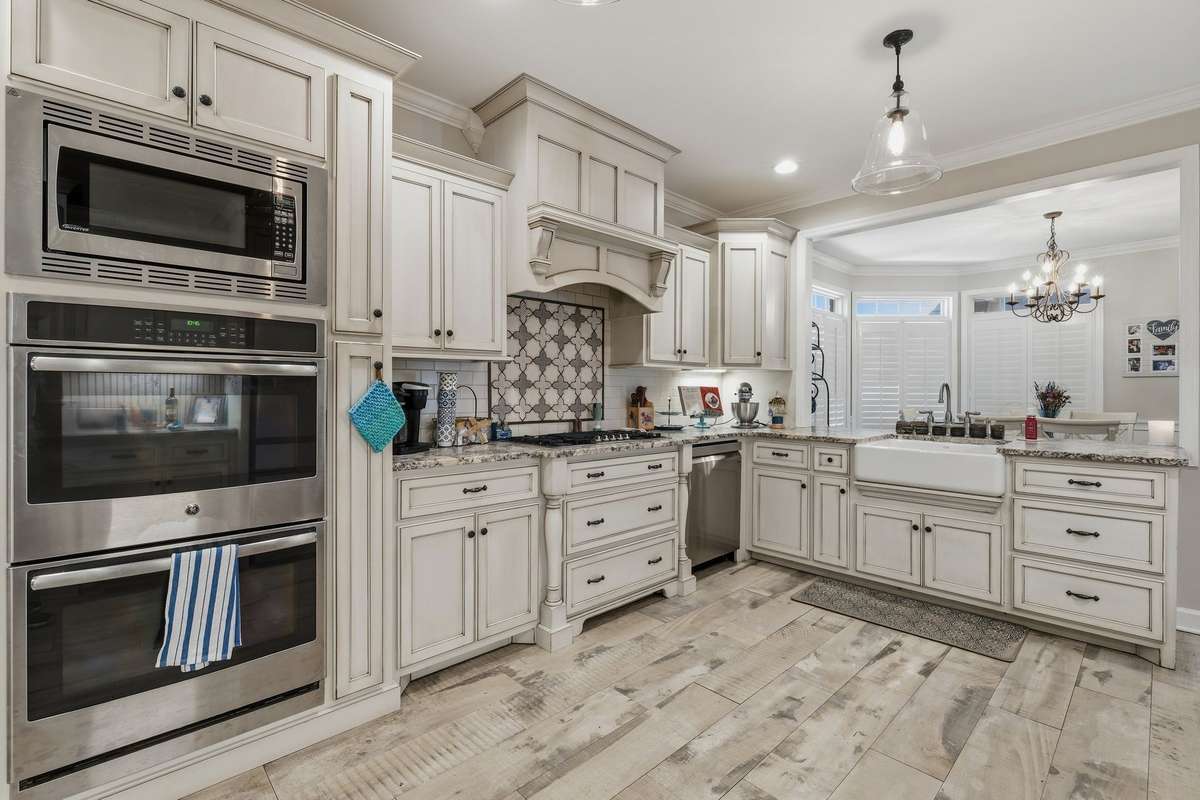 OH, ONE MORE LOOK AT THE FABULOUS KITCHEN!!