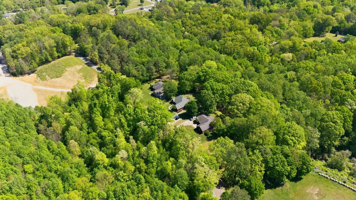 REMINDER - YOU CAN BE ANYWHERE IN TOWN IN 5 MINUTES FROM YOUR NEW HOME!!