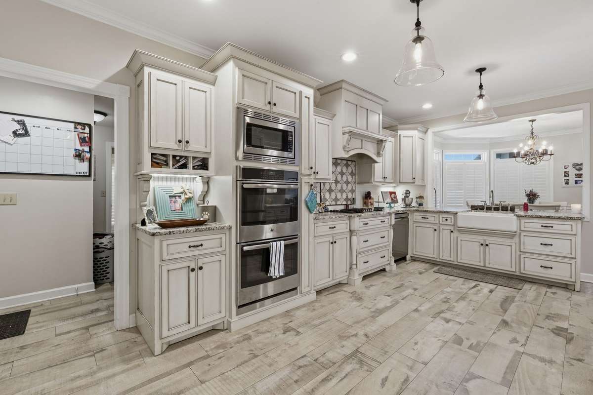 AESTHETICALLY, THIS IS ONE OF THE MOST CHARMING KITCHENS THIS REALTOR HAS EVER SEEN!!