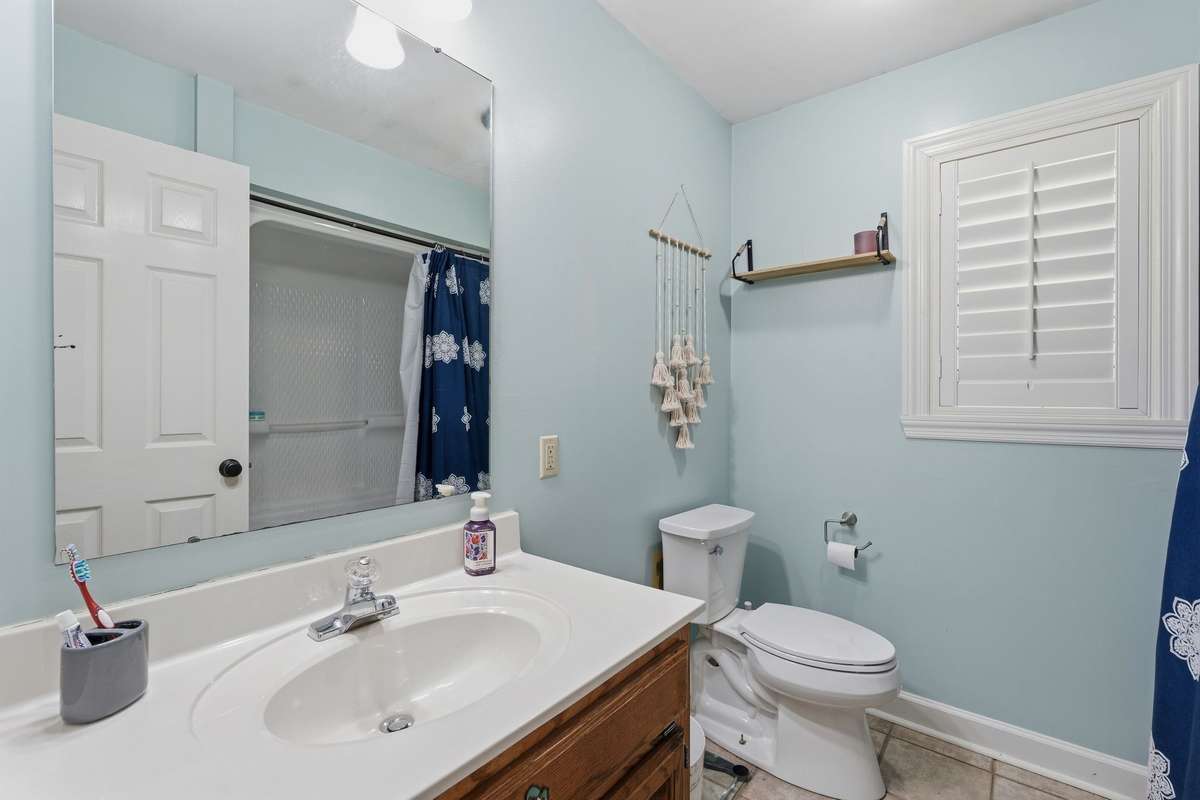 AND HERE'S THE 3RD FULL BATH FOR THESE TWO BEDROOMS - NICE!!!
