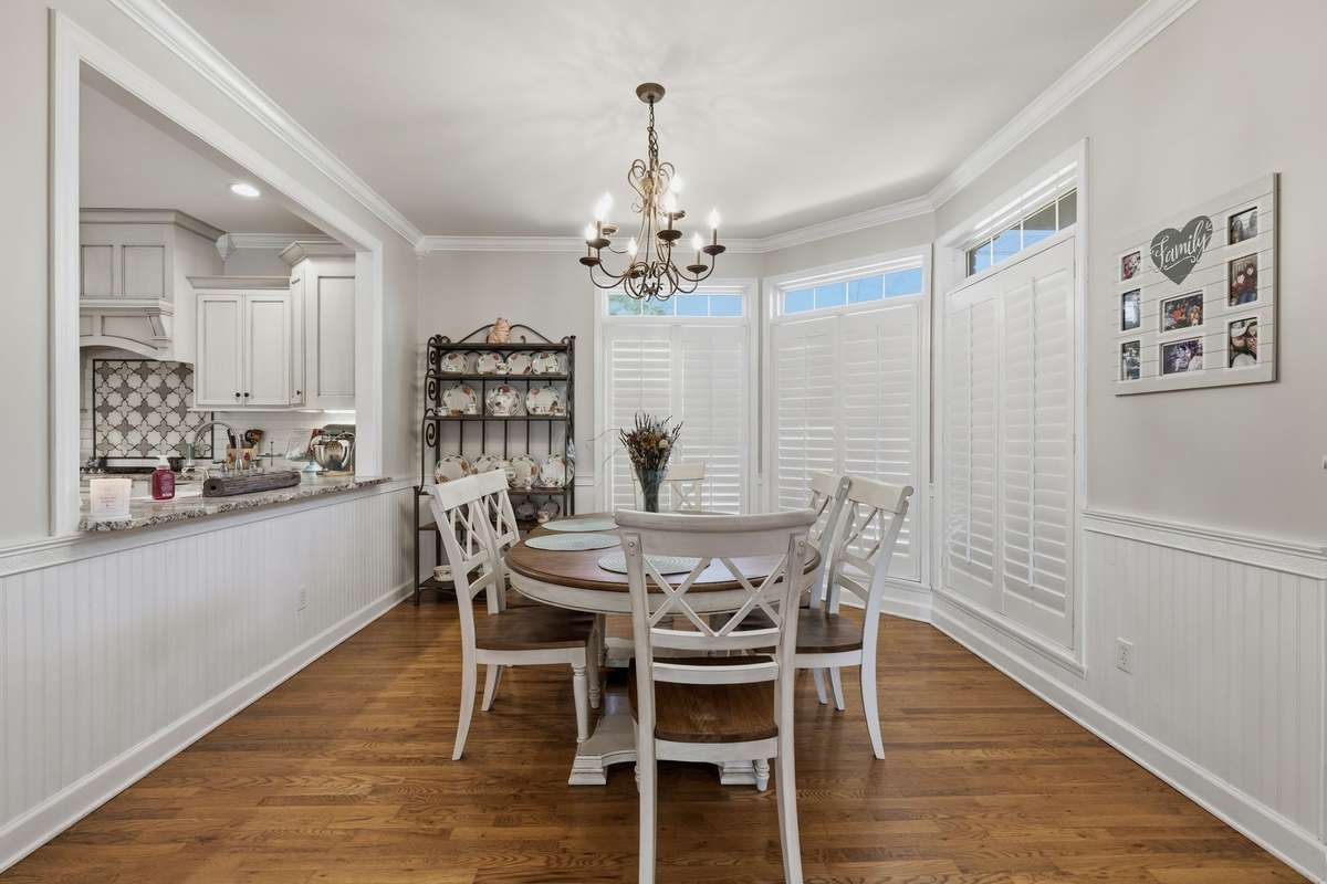 AND HERE'S THE DINING ROOM - EXQUISITE!!!