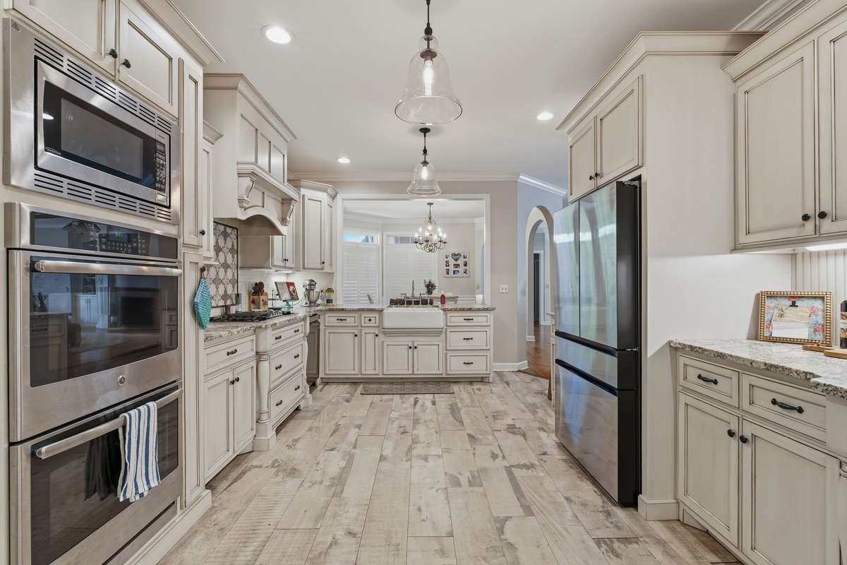 ANOTHER LOOK - EVEN THE LIGHT FIXTURES ARE GORGEOUS!!