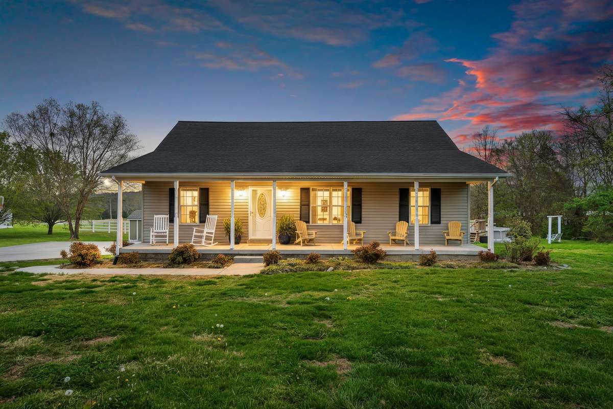 Welcome home to 15541 Cainsville Rd!