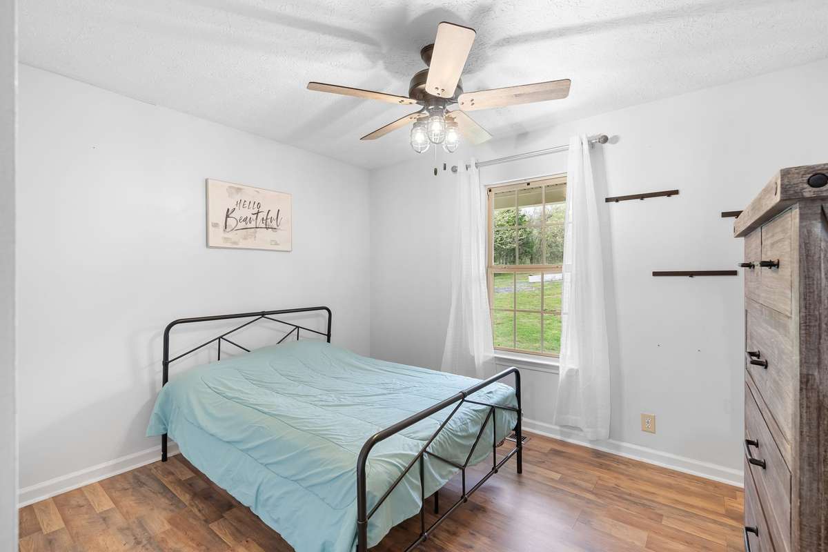 Second bedroom.