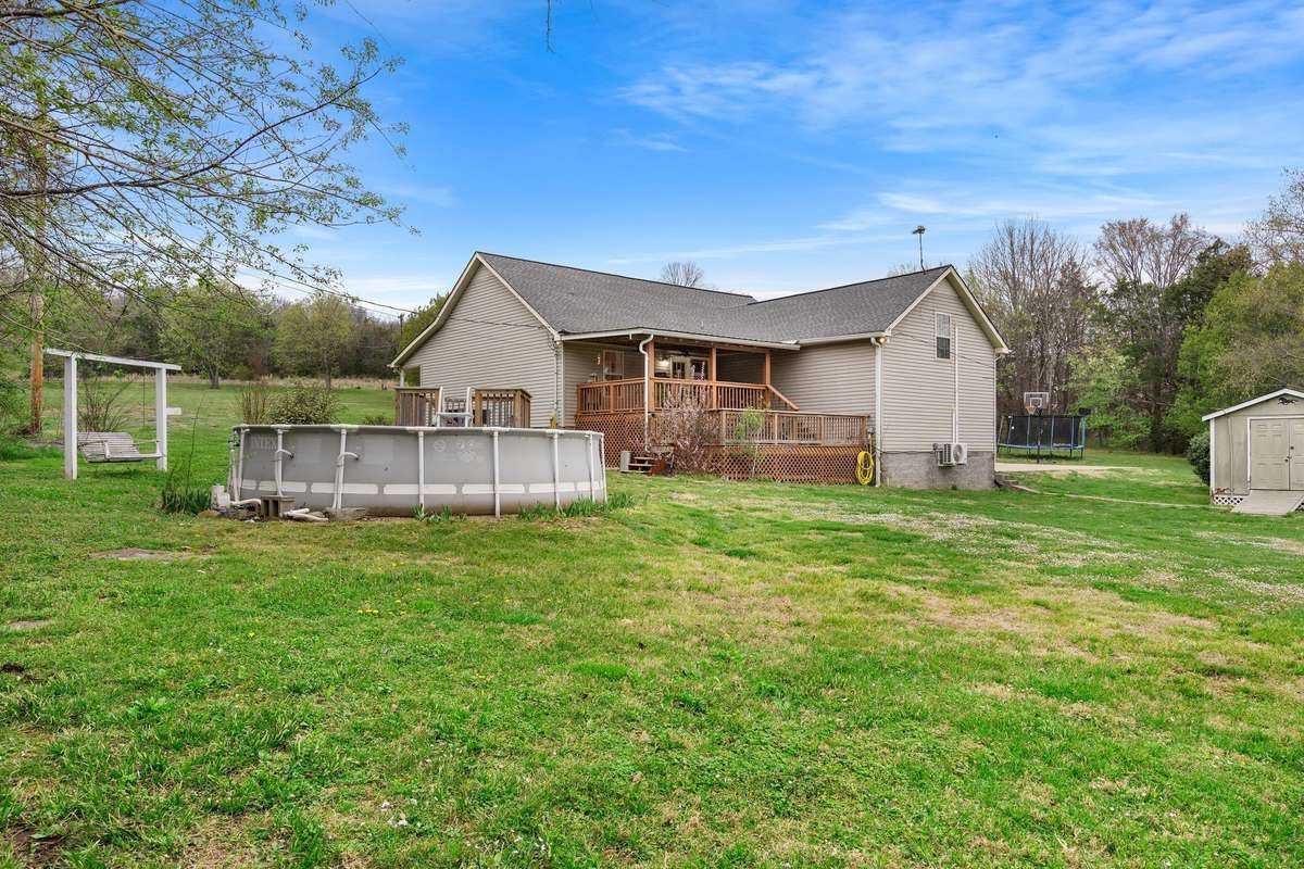 Spacious backyard!