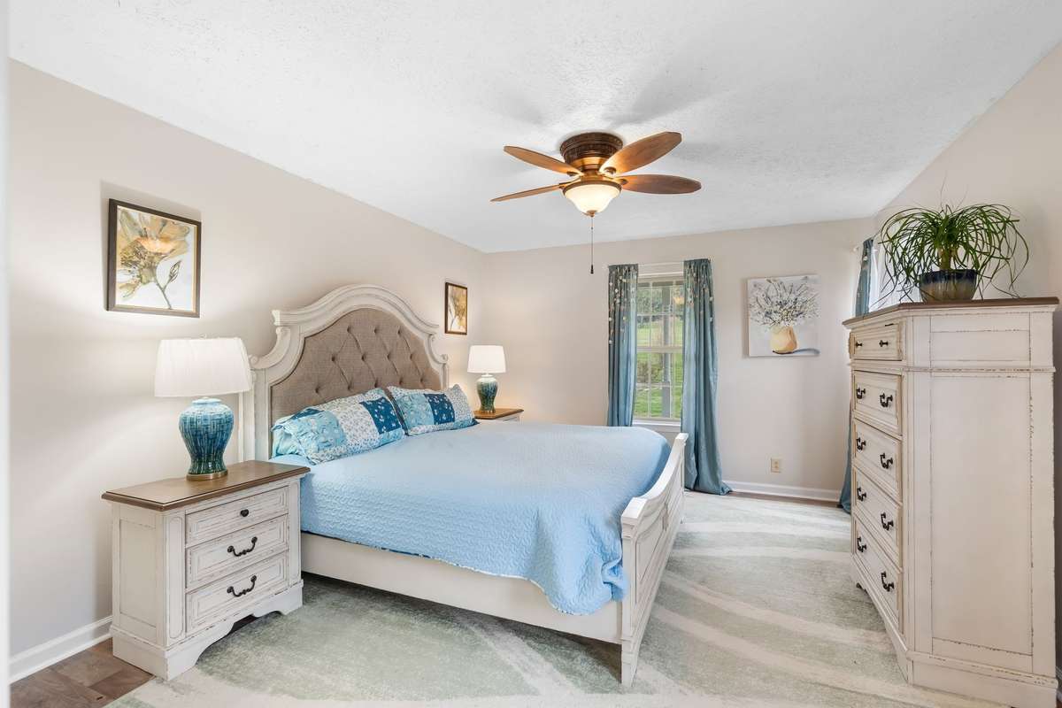 Spacious primary suite!