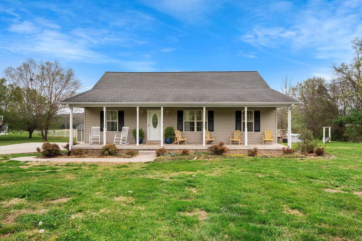 Inviting covered front porch!