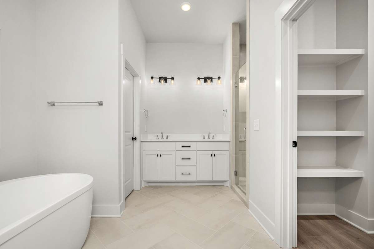 M261 - Primary Bathroom